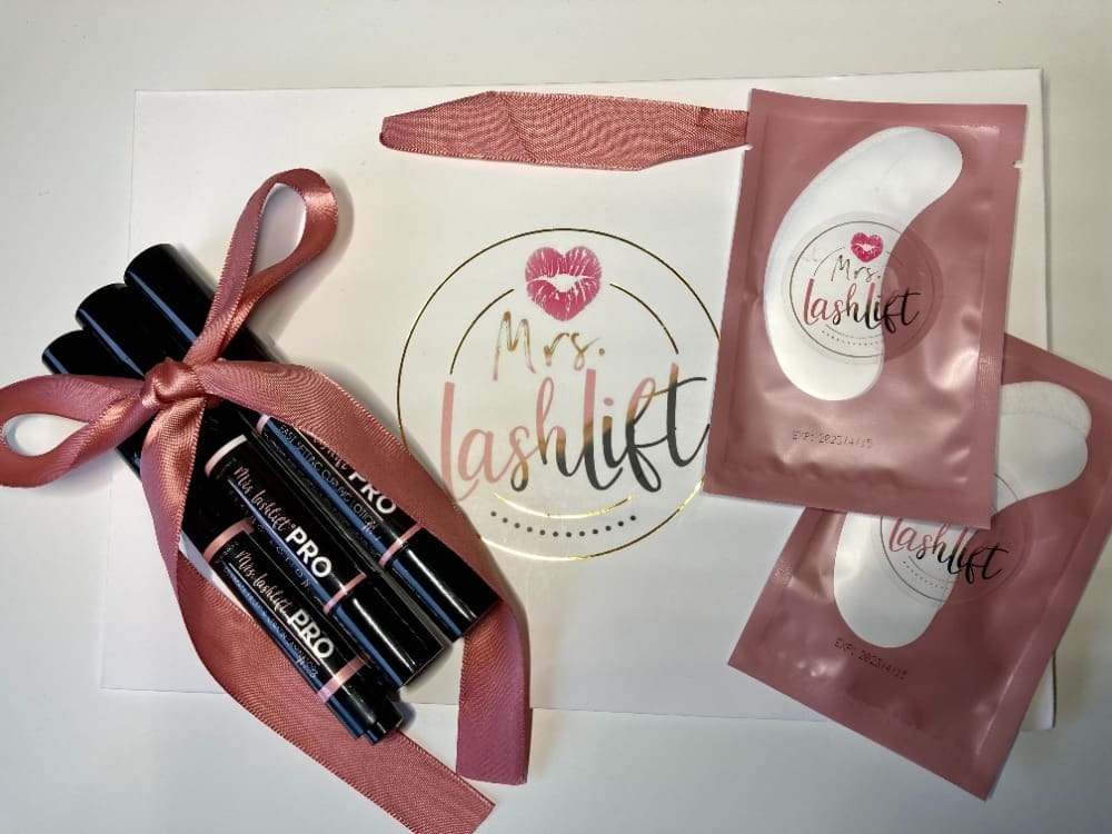 Mrs. Lashlift set.